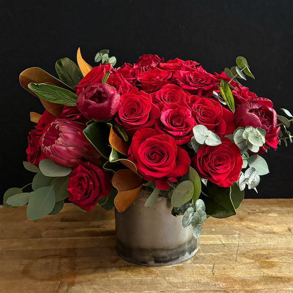 Flower delivery by New York best florist luxury flowers red roses 