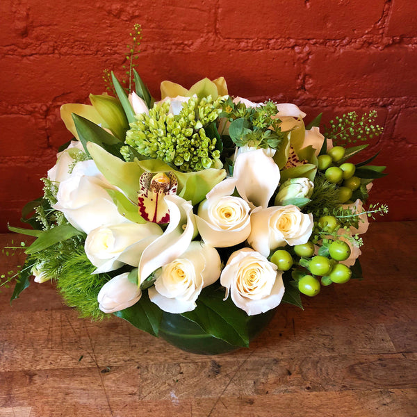 buy send flowers new york - best flower delivery nyc - condolences flowers NY - Midtpwn Manhattan florist - corporate flowers nyc - weekly flower delivery nyc - white roses - orchids myc